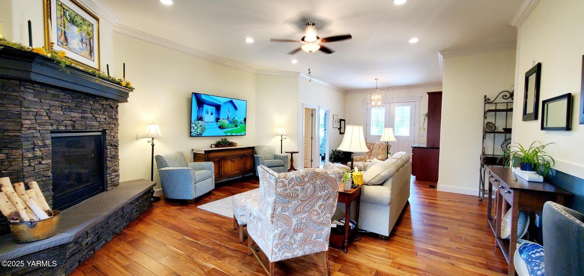 7106 Vista Ridge Ave