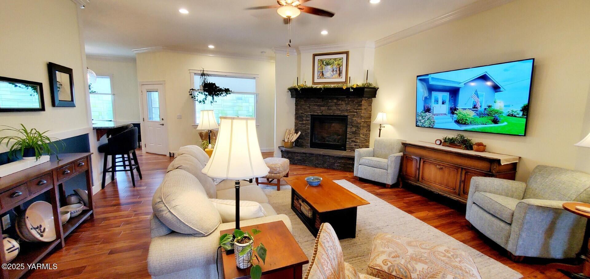 7106 Vista Ridge Ave