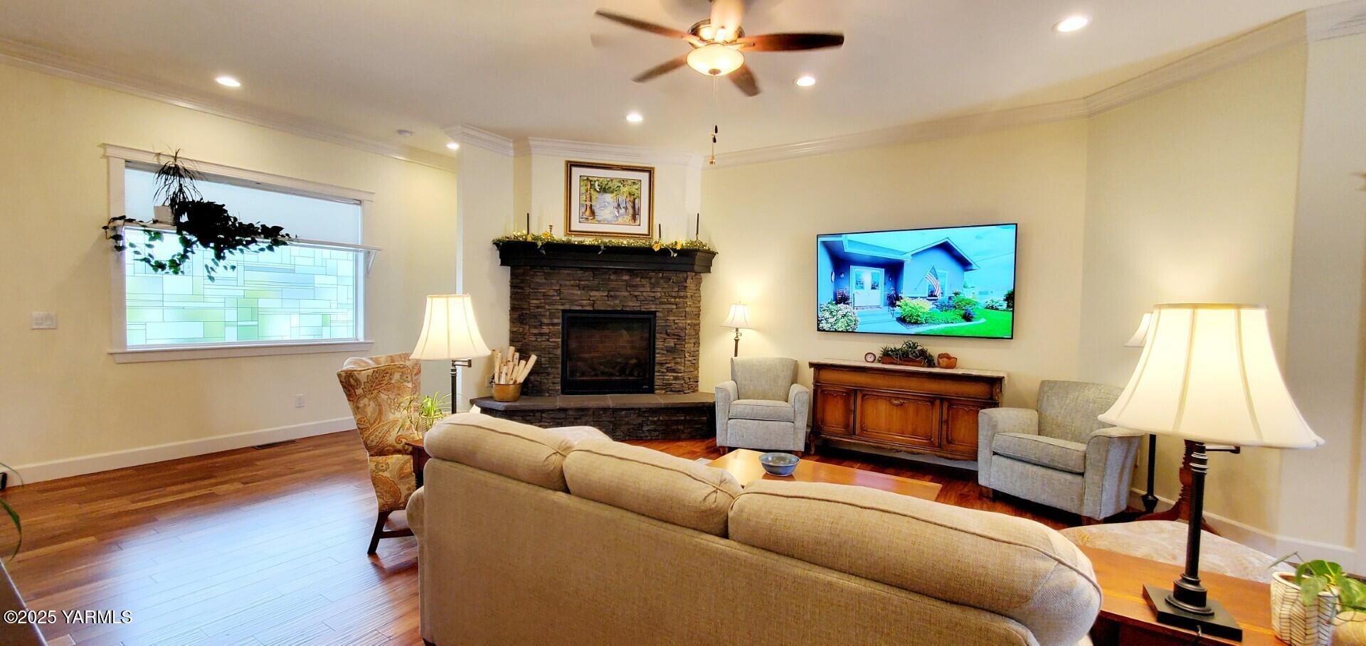 7106 Vista Ridge Ave