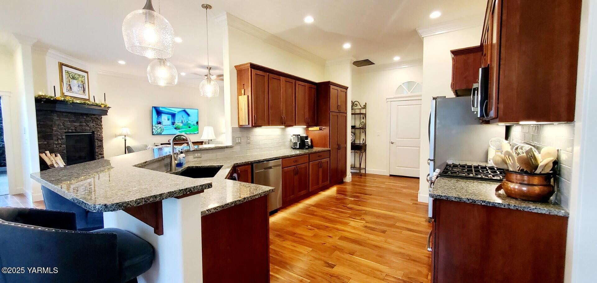 7106 Vista Ridge Ave