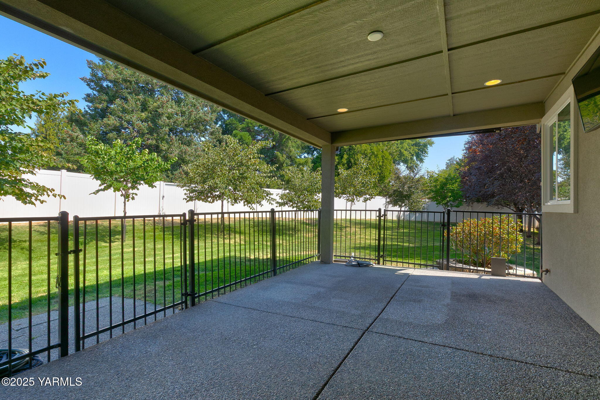 12 N 67th Ave
