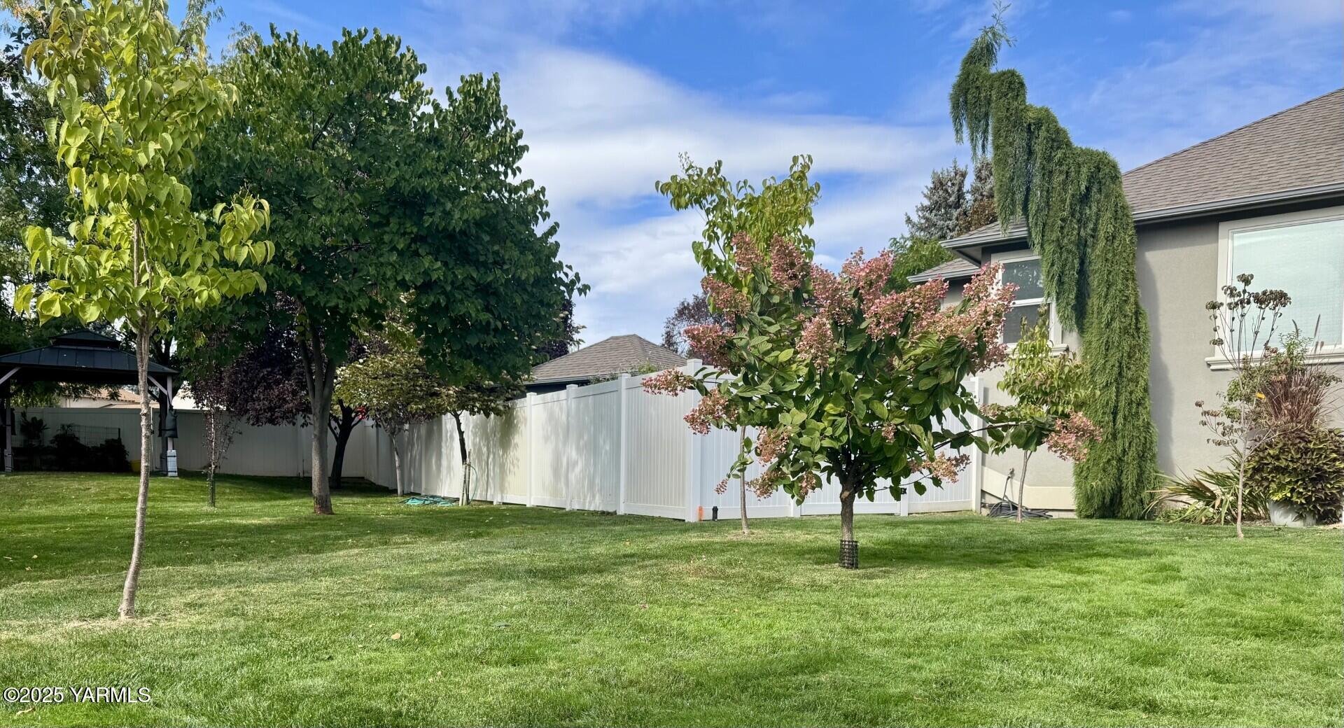 12 N 67th Ave