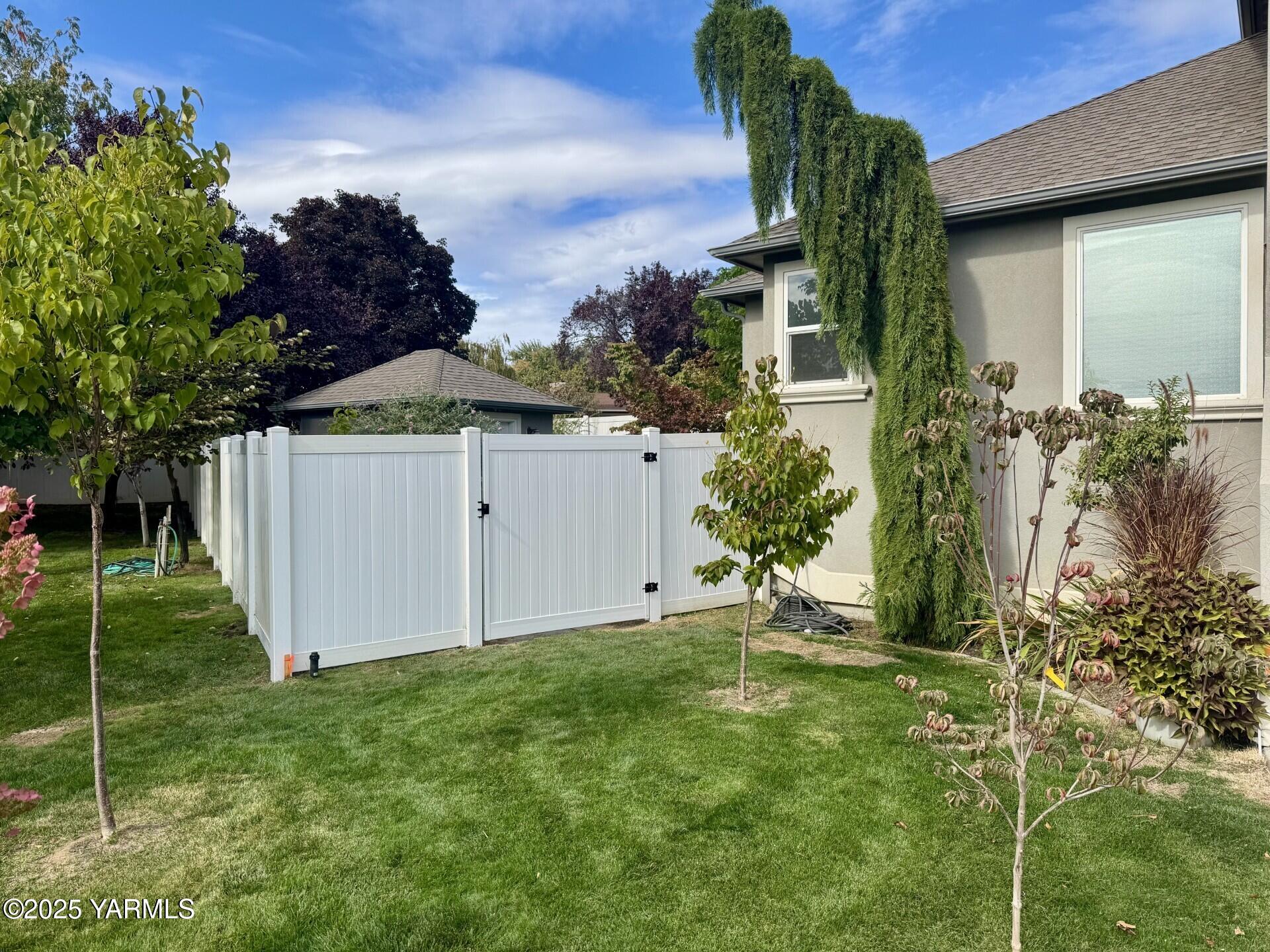 12 N 67th Ave