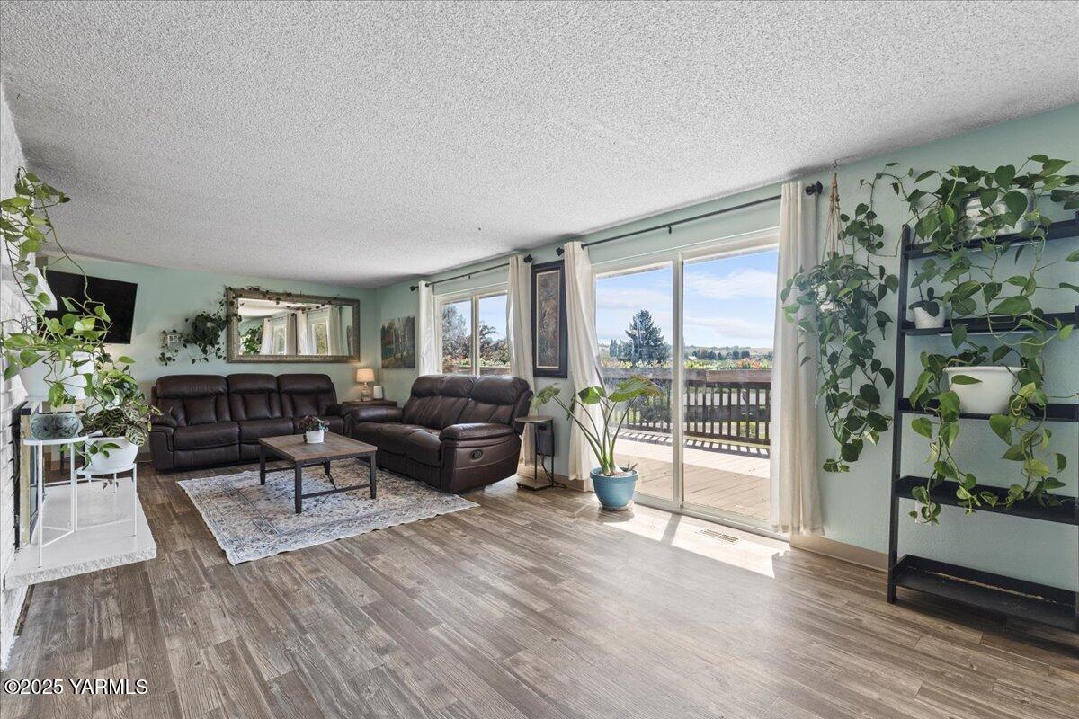 341 Pleasant Hills Dr