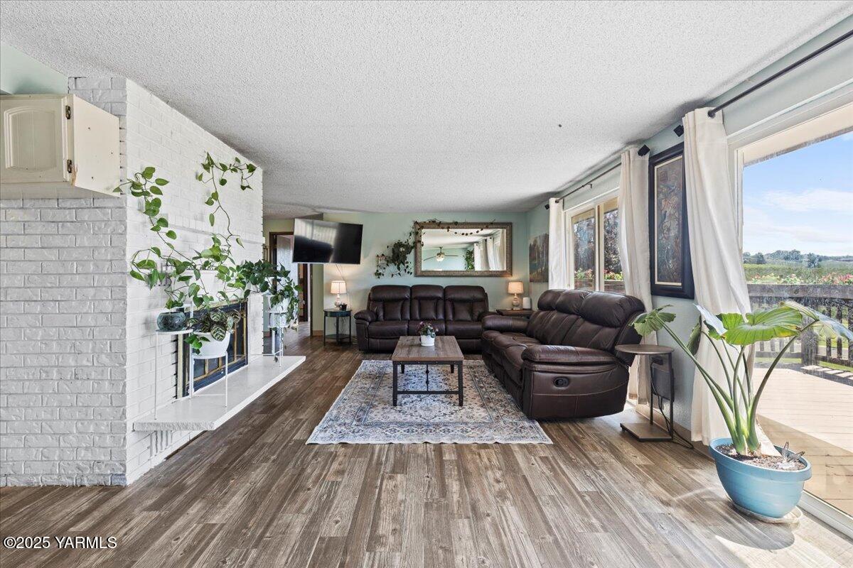 341 Pleasant Hills Dr