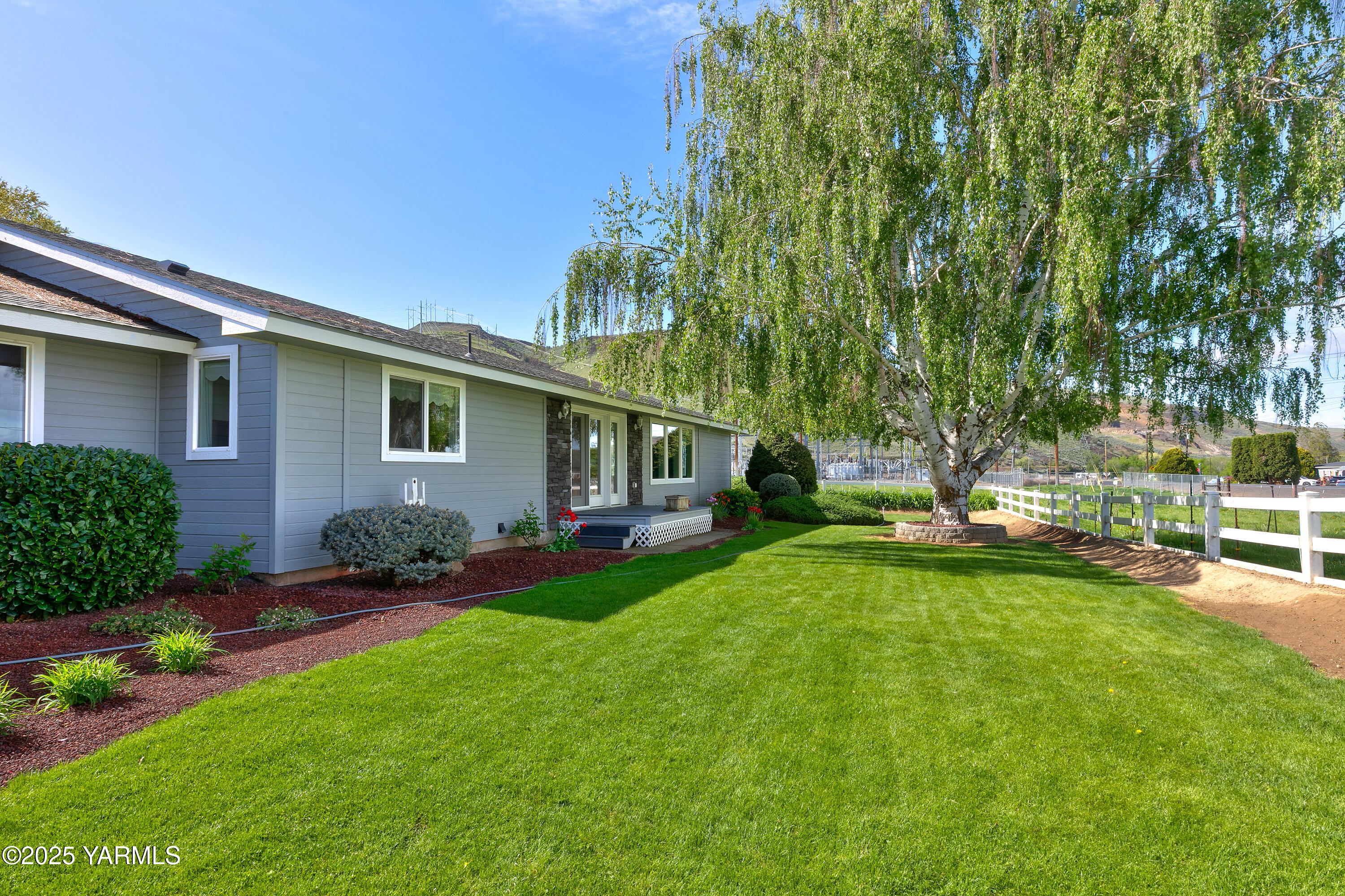 851 E Selah Rd