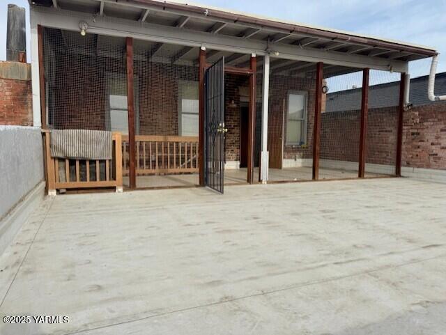 16 S Toppenish Ave