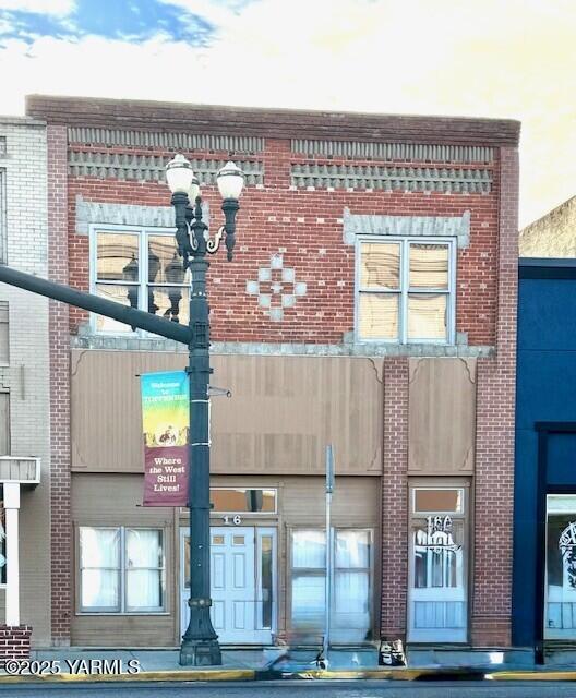 16 S Toppenish Ave