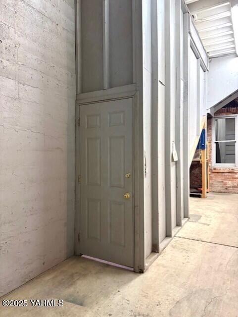 16 S Toppenish Ave