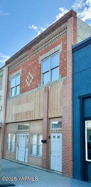 16 S Toppenish Ave