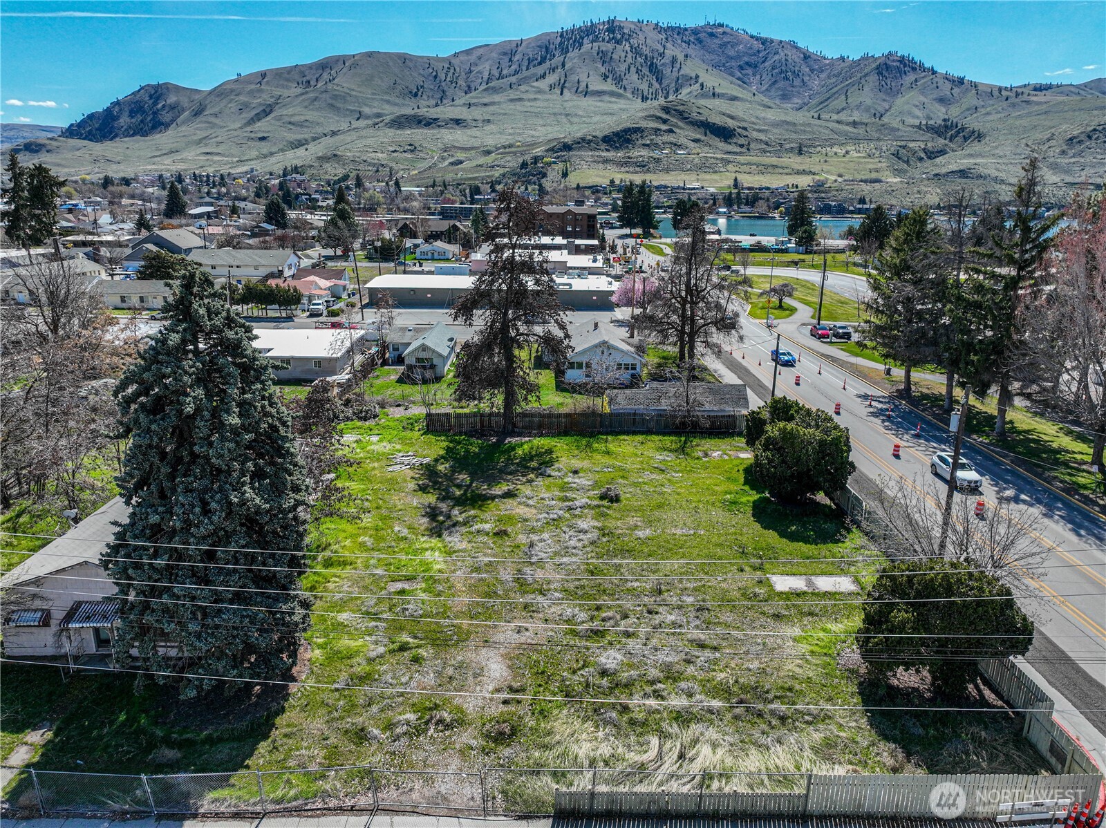 325 W Highland Avenue
