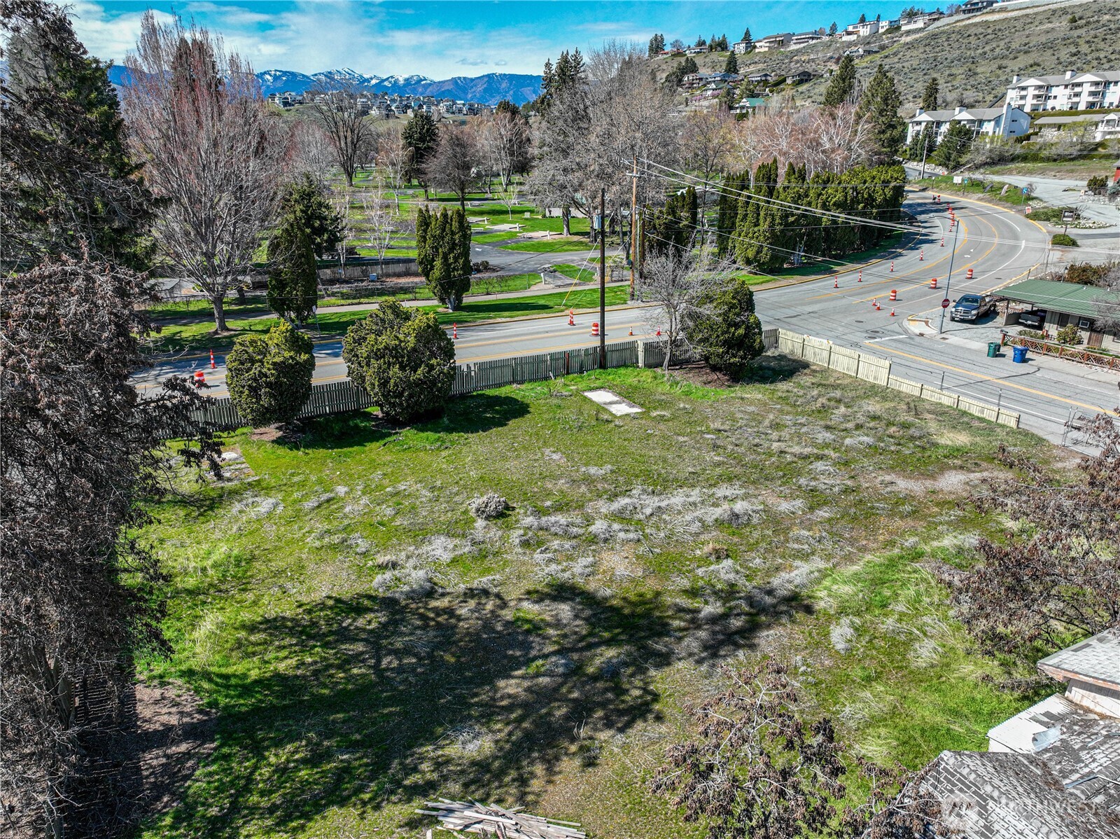 325 W Highland Avenue