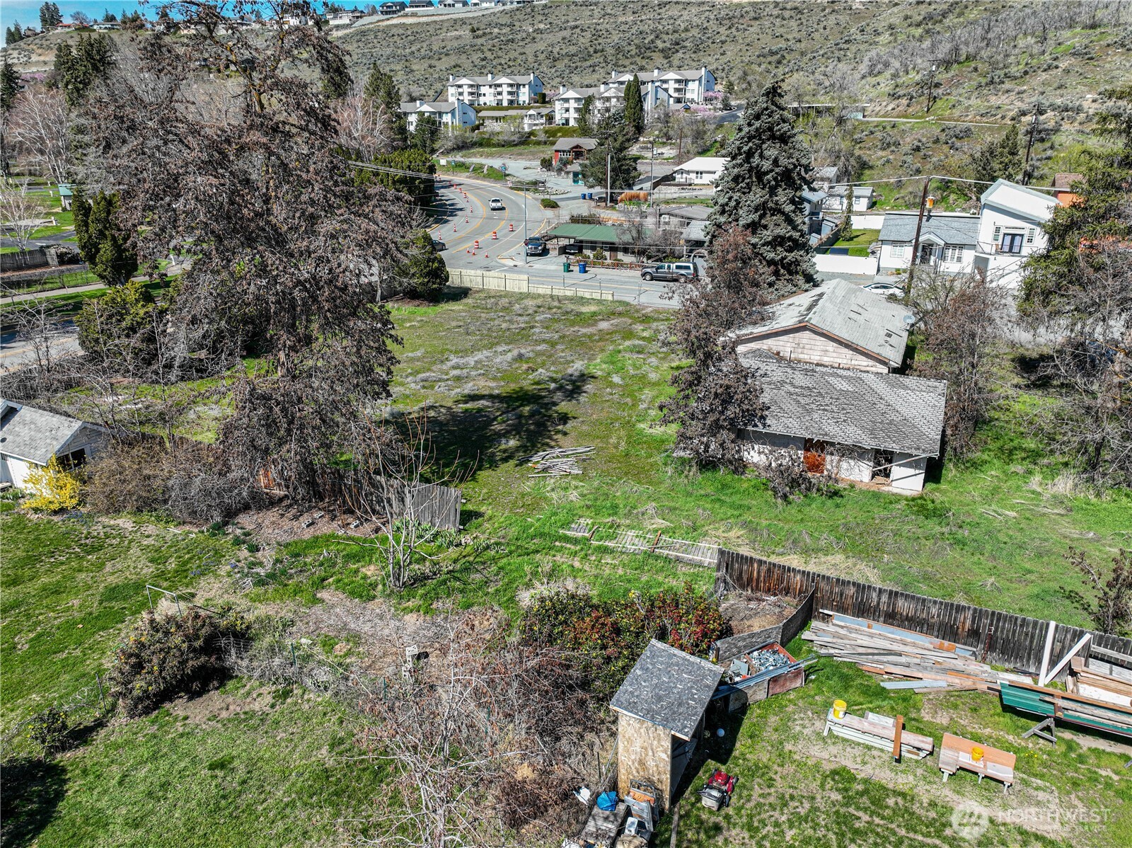 325 W Highland Avenue