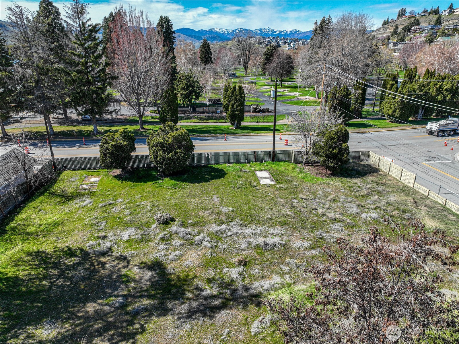 325 W Highland Avenue