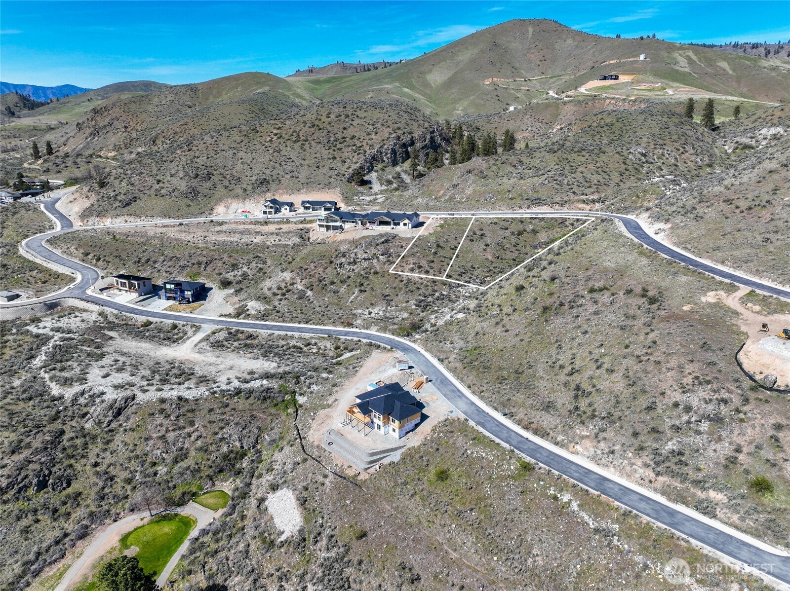 905 & 909 Long Drive