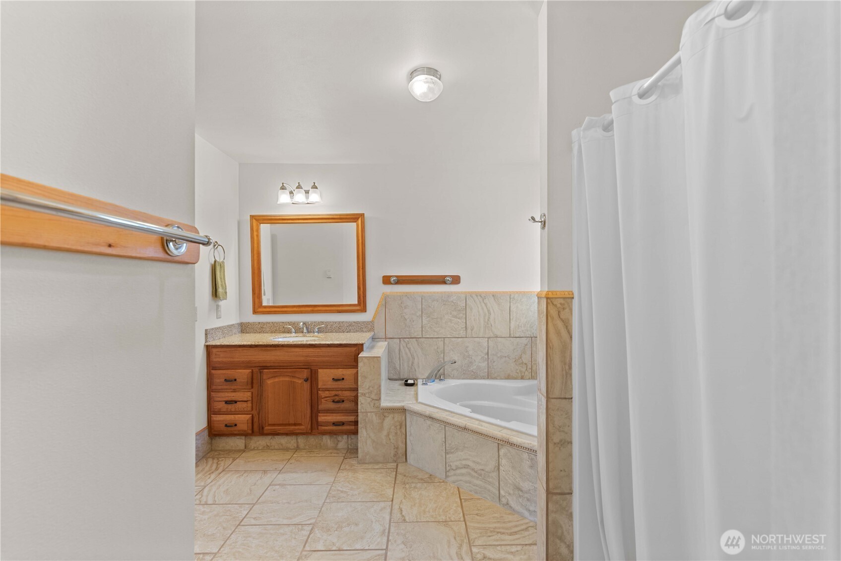 1010 Crest Loop