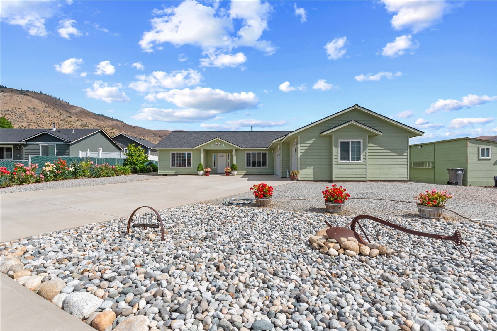 1010 Crest Loop