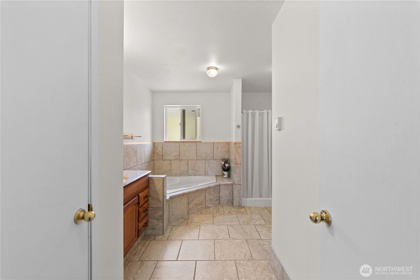 1010 Crest Loop
