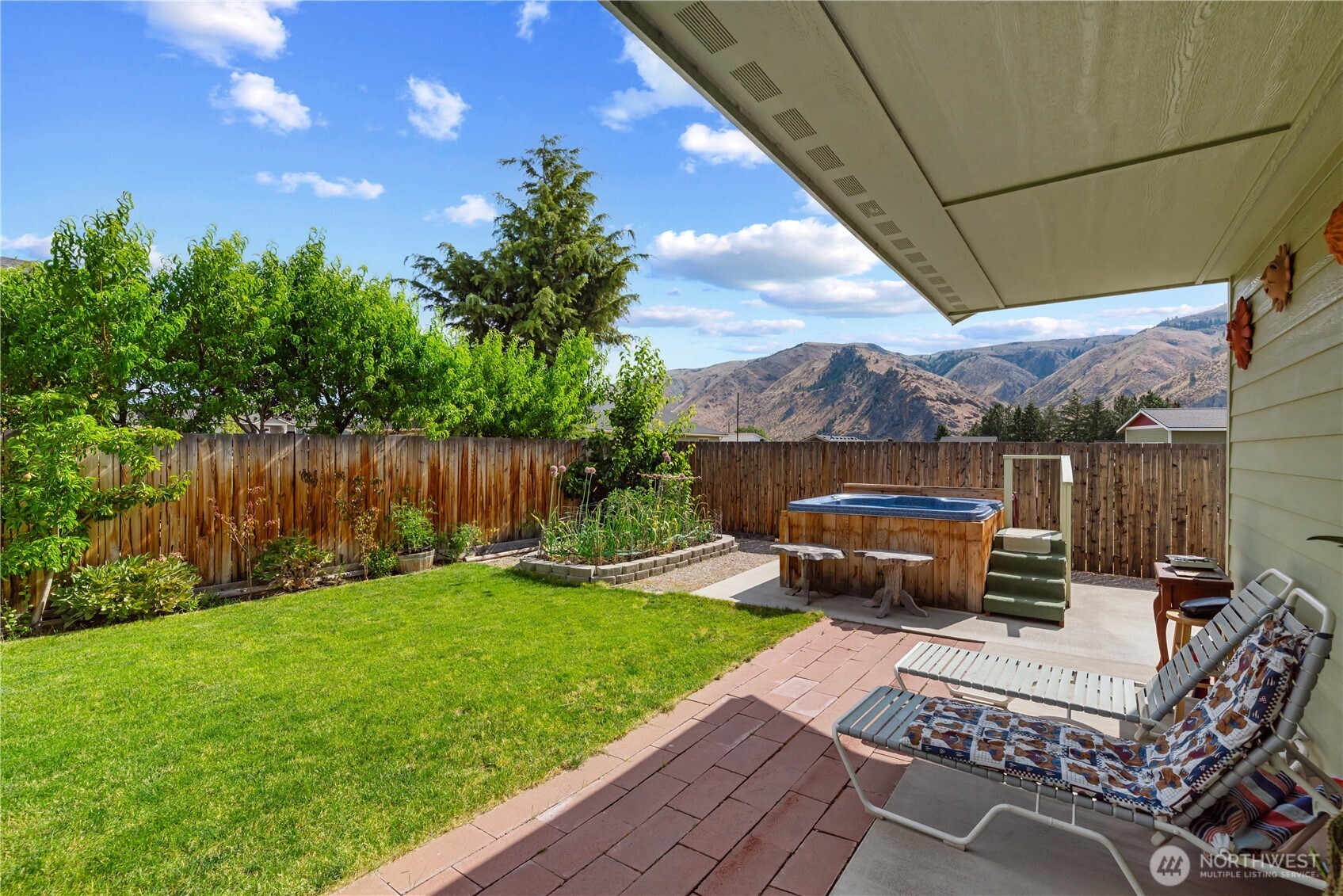 1010 Crest Loop