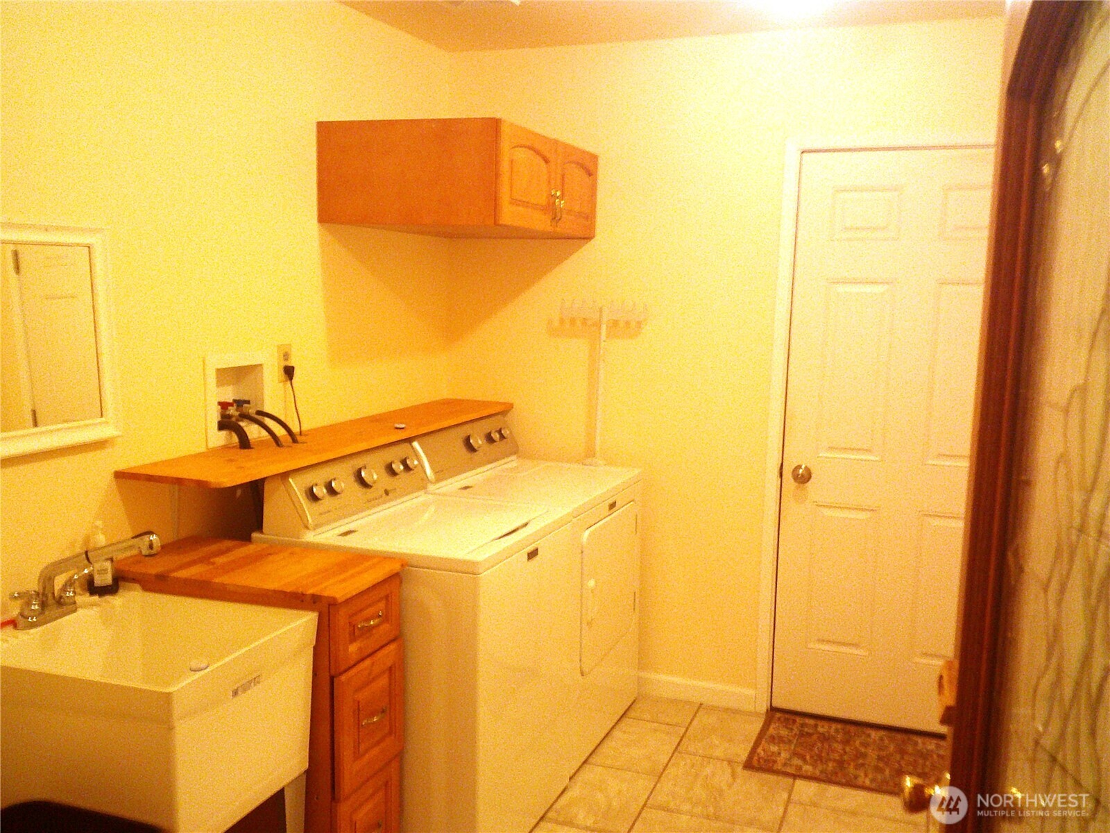 1010 Crest Loop