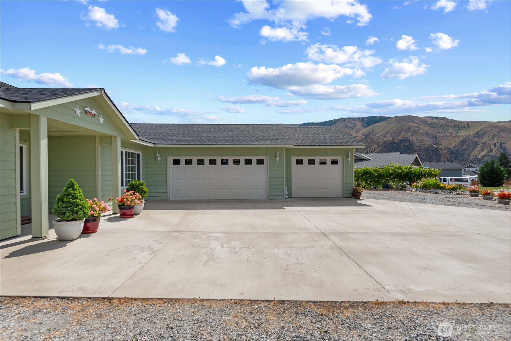 1010 Crest Loop