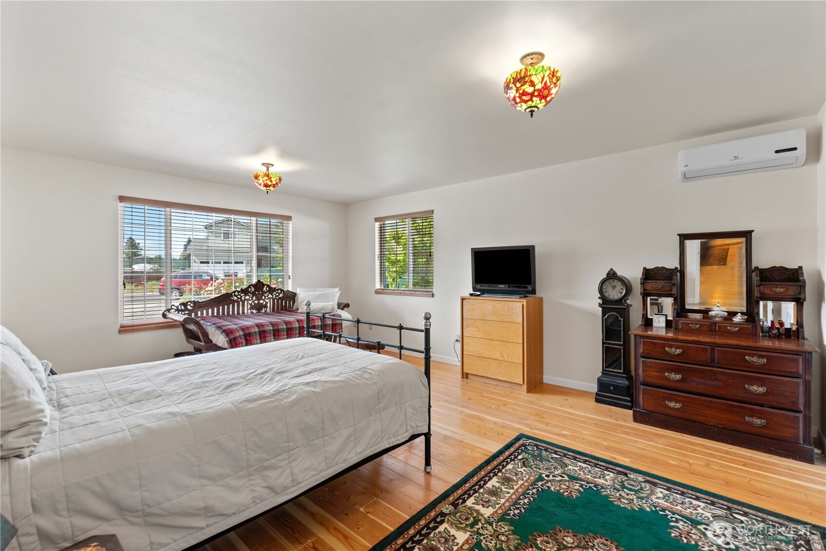 1010 Crest Loop