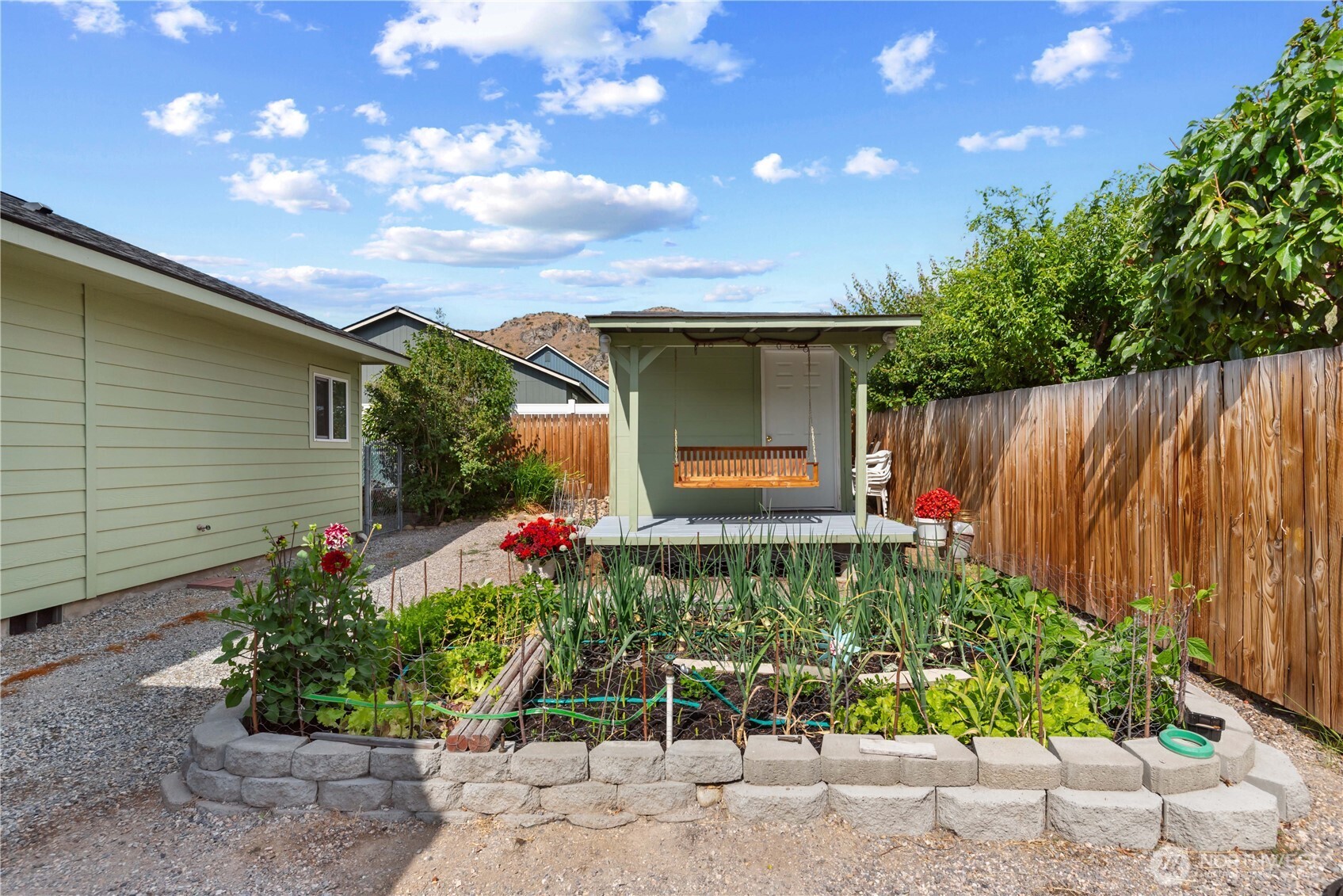 1010 Crest Loop