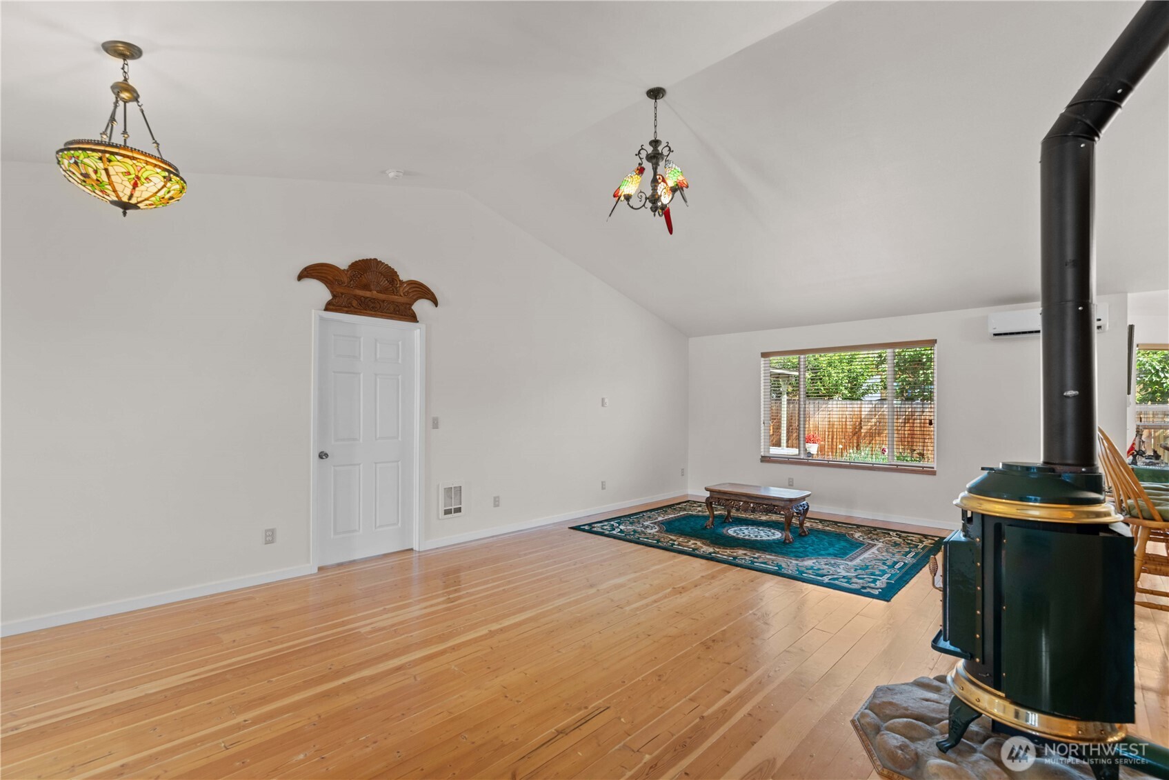 1010 Crest Loop