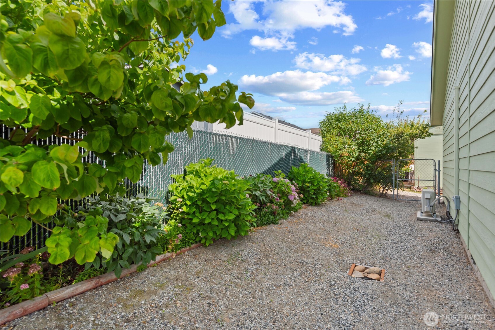1010 Crest Loop