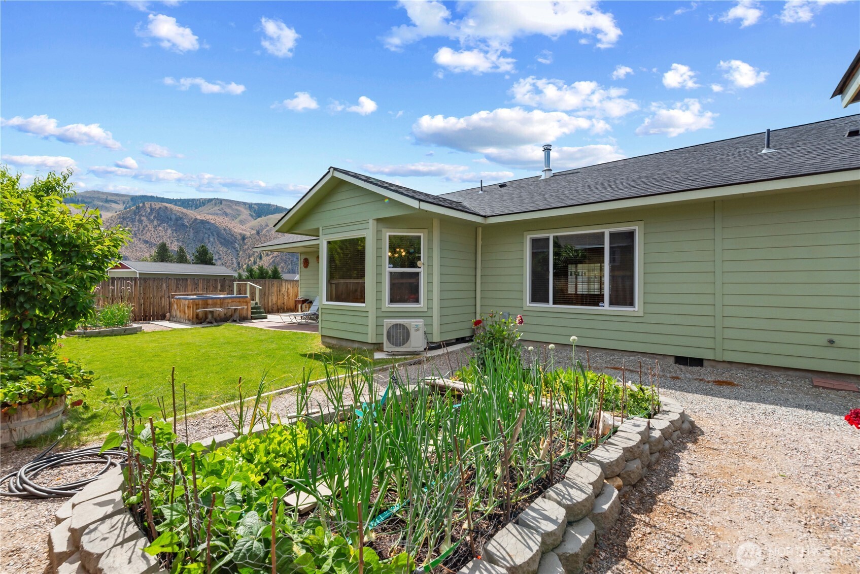 1010 Crest Loop