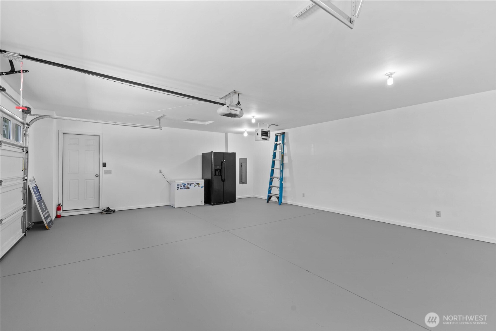 1010 Crest Loop
