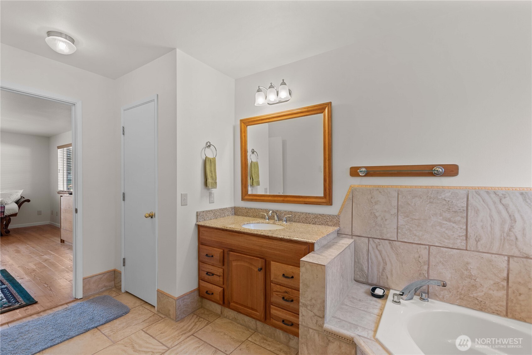 1010 Crest Loop