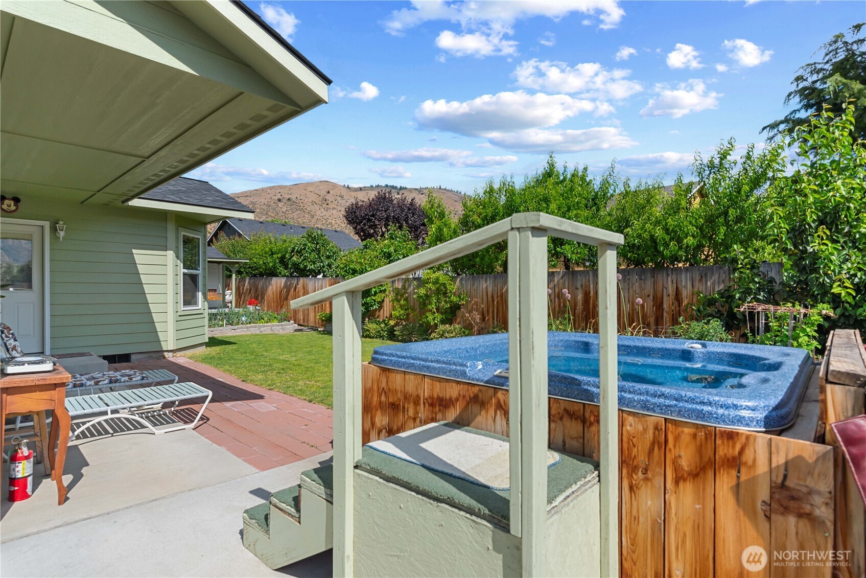 1010 Crest Loop