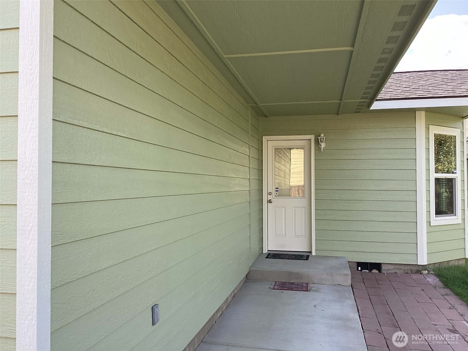 1010 Crest Loop