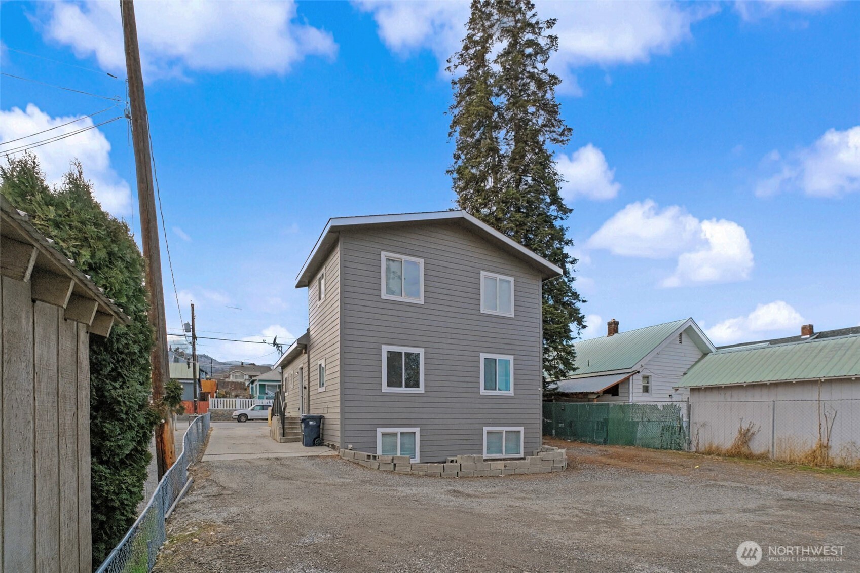 533 Methow Unit: A,B,C