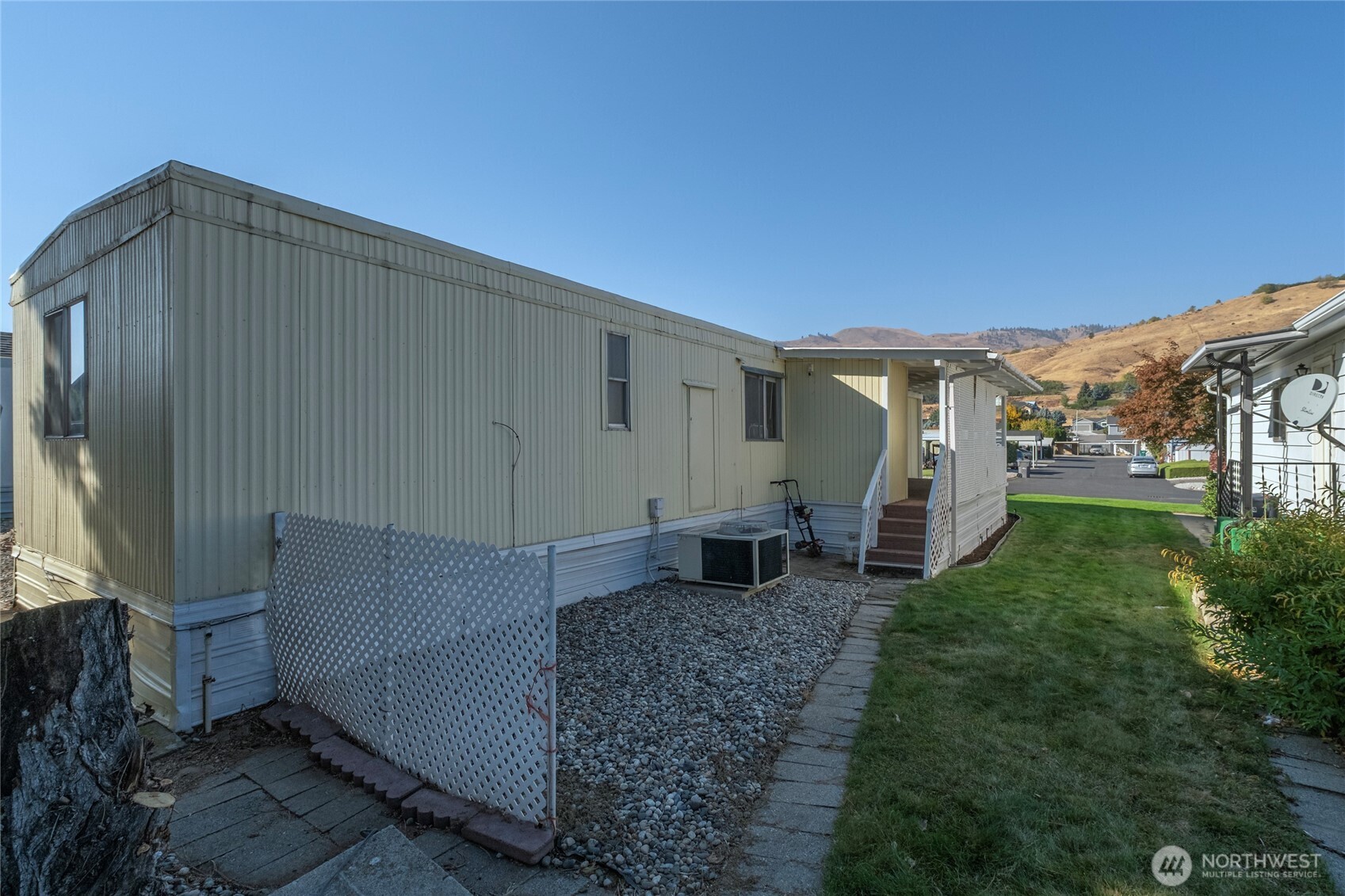 1608 N Western Unit: 27