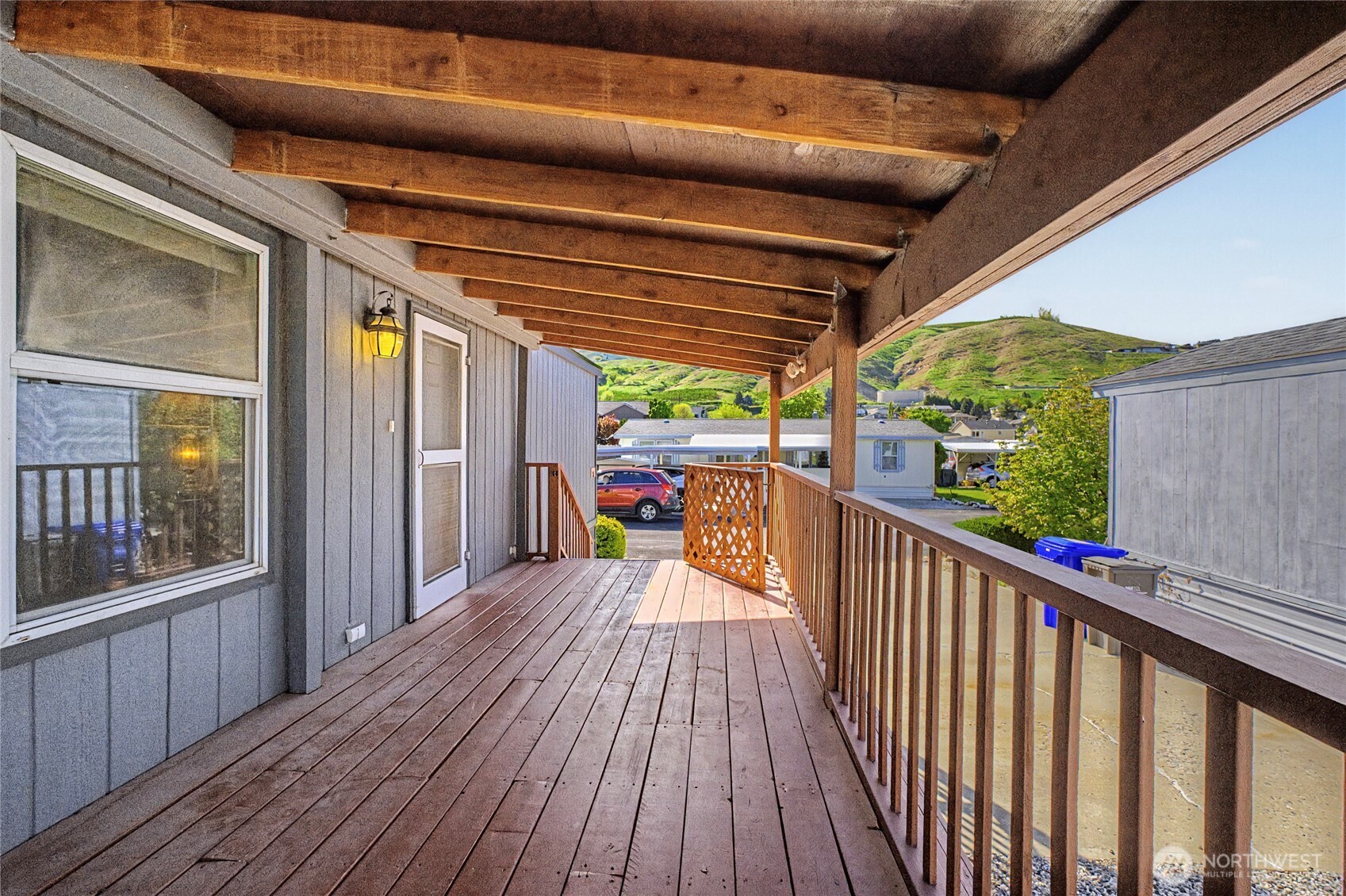 1608 N Western Ave Unit: 25