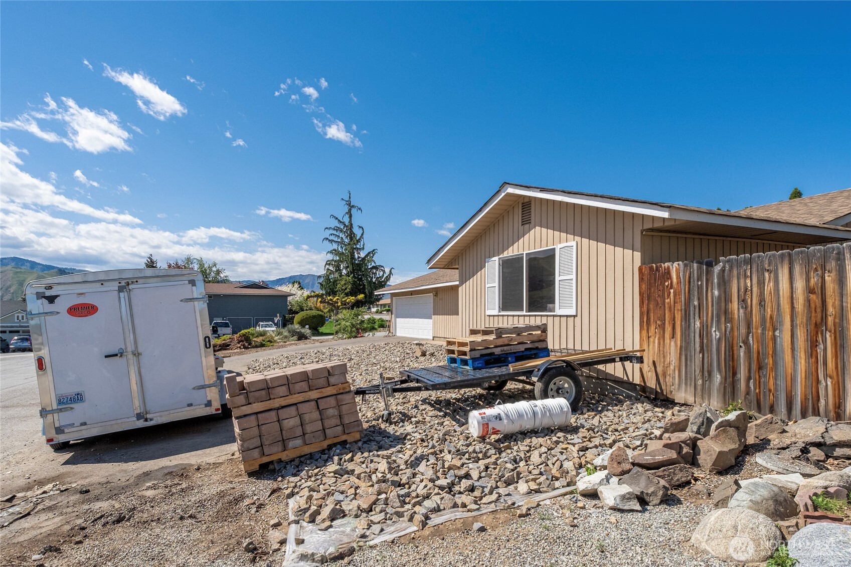 1121 Jean St SE