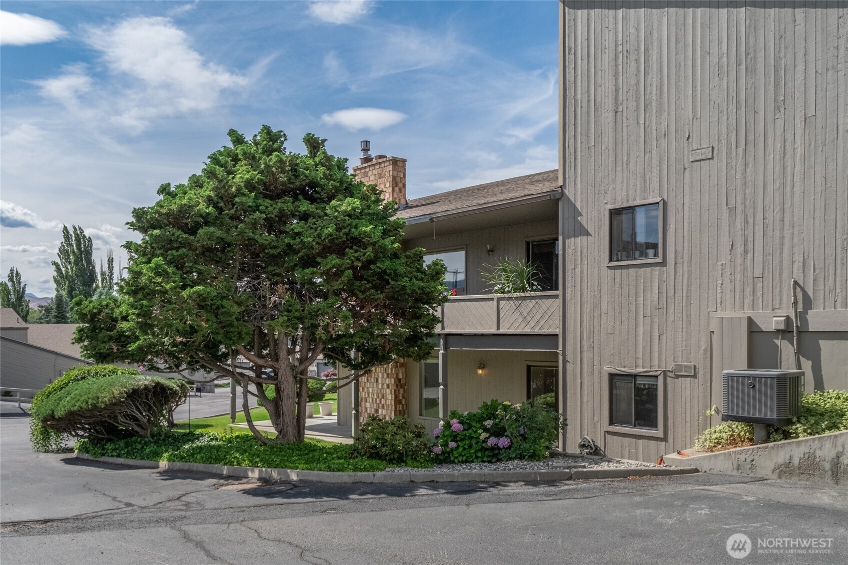 225 NE 19th Street Unit: 31