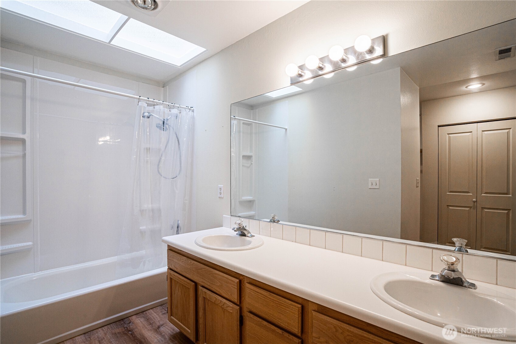 433 W Webster