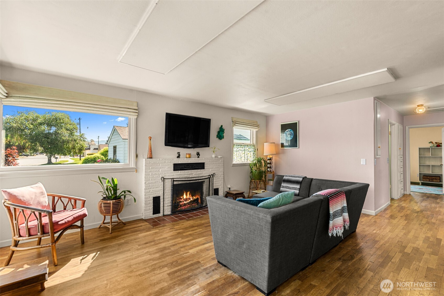 229 W Allen Avenue