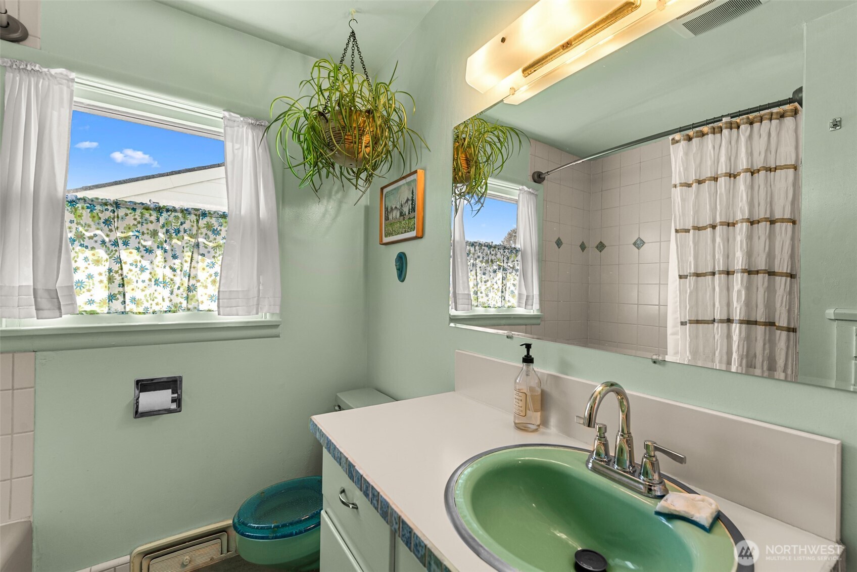 229 W Allen Avenue