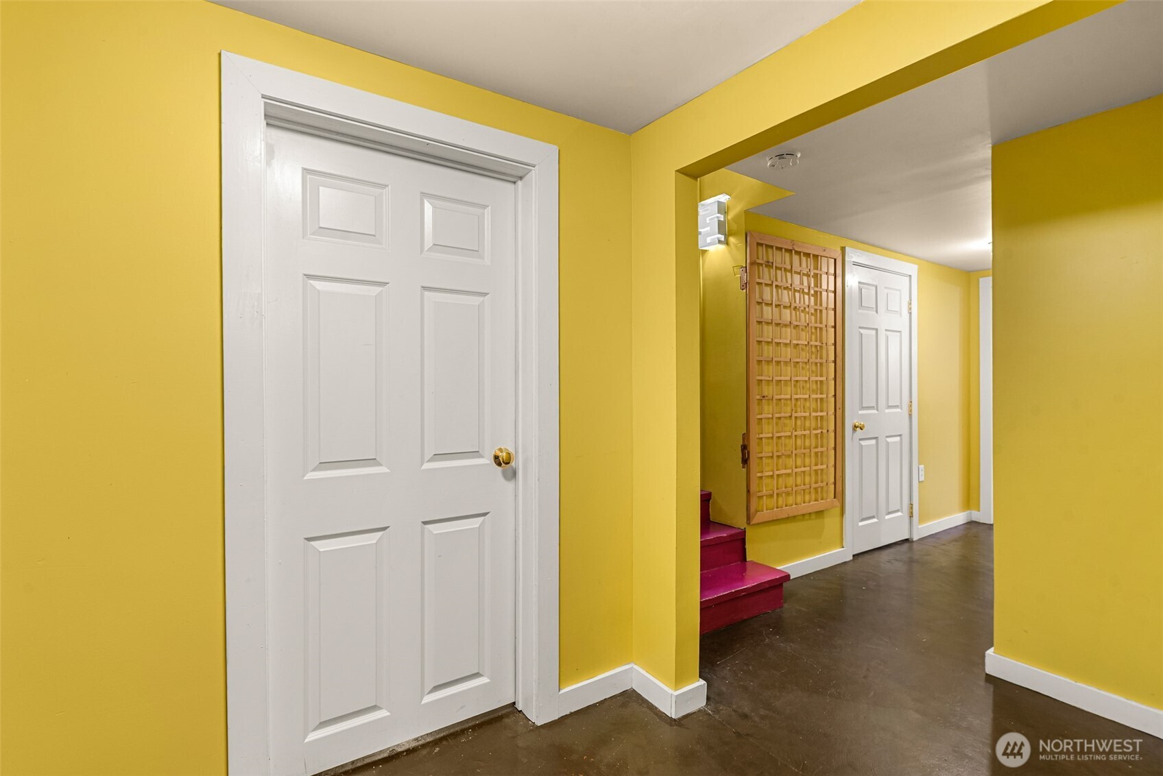 229 W Allen Avenue