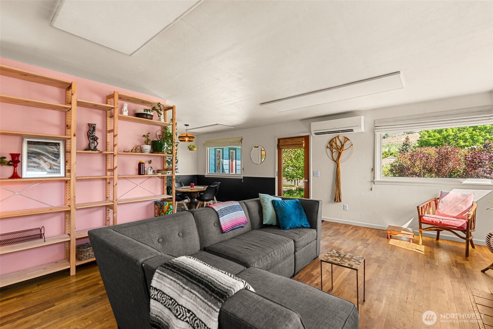 229 W Allen Avenue