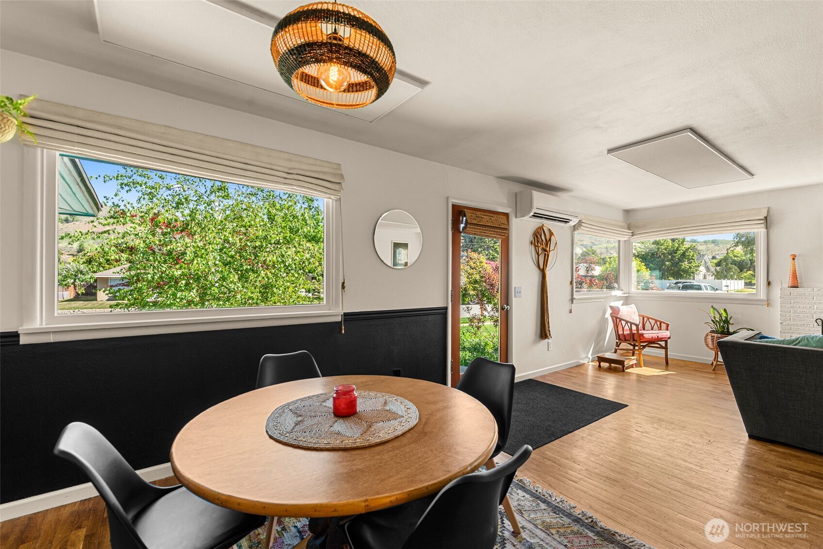 229 W Allen Avenue
