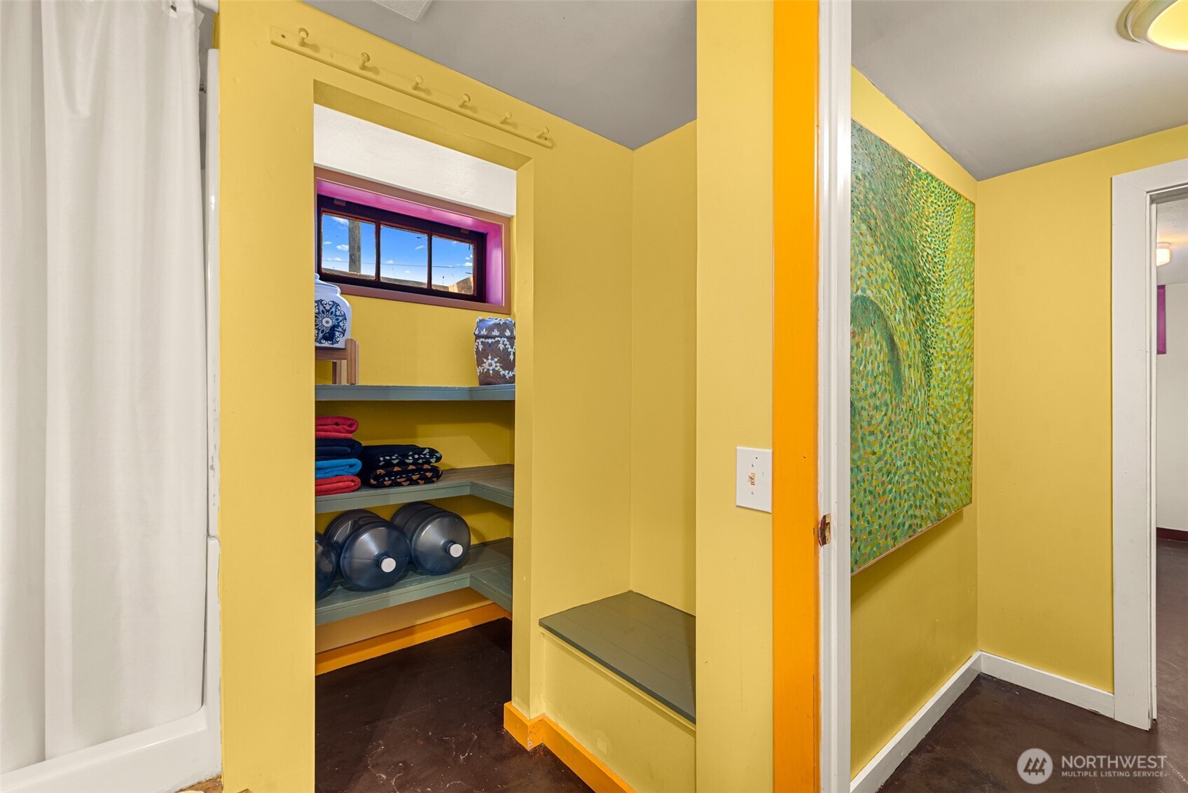 229 W Allen Avenue