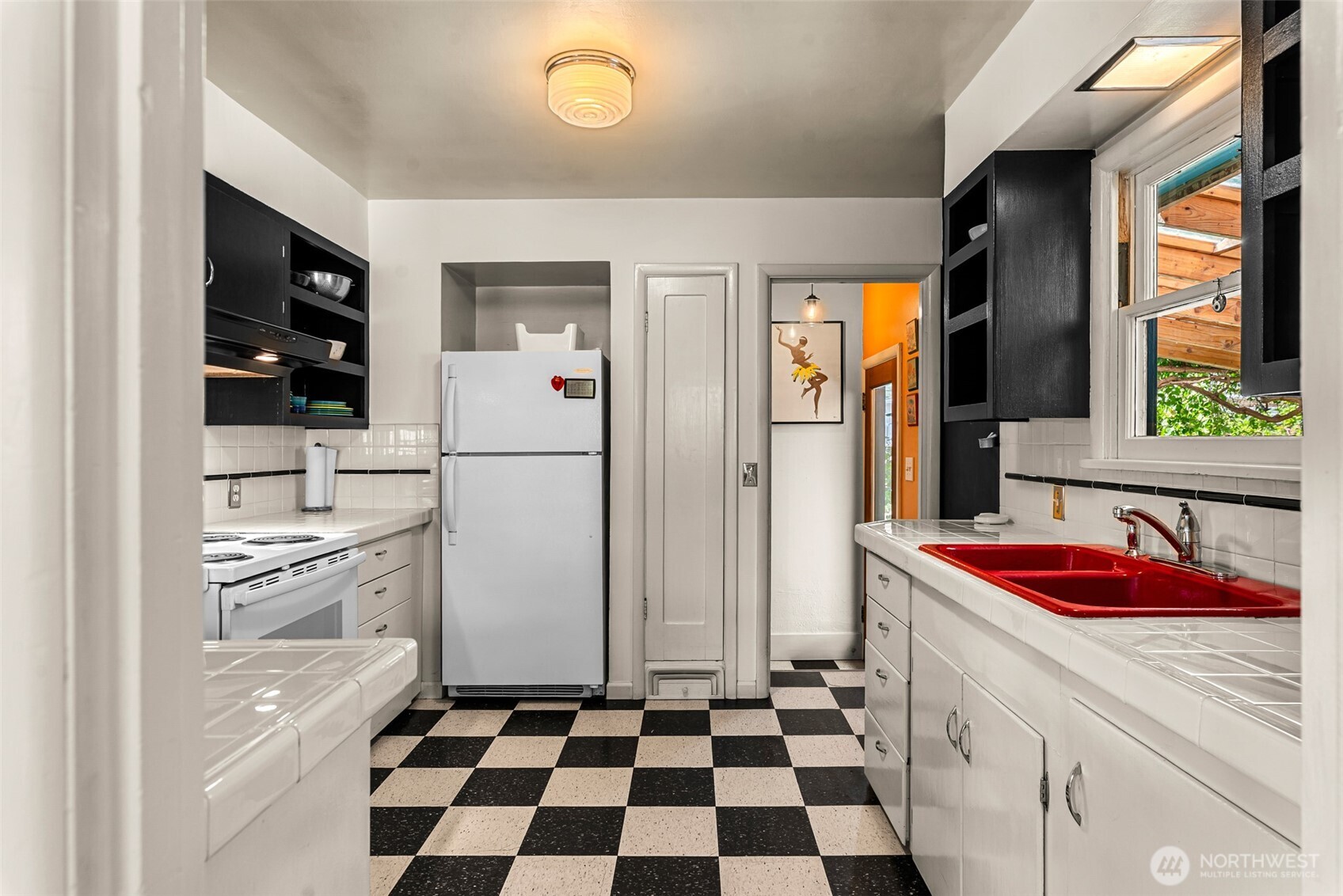 229 W Allen Avenue