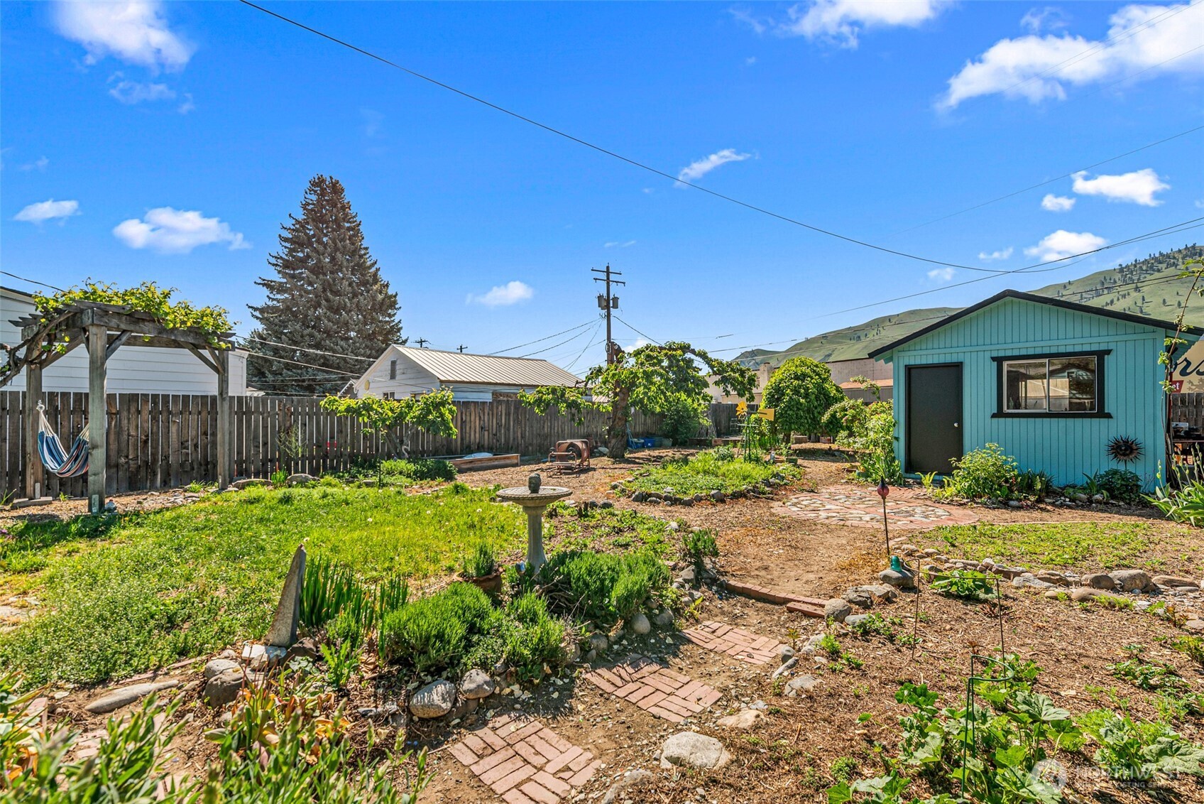 229 W Allen Avenue