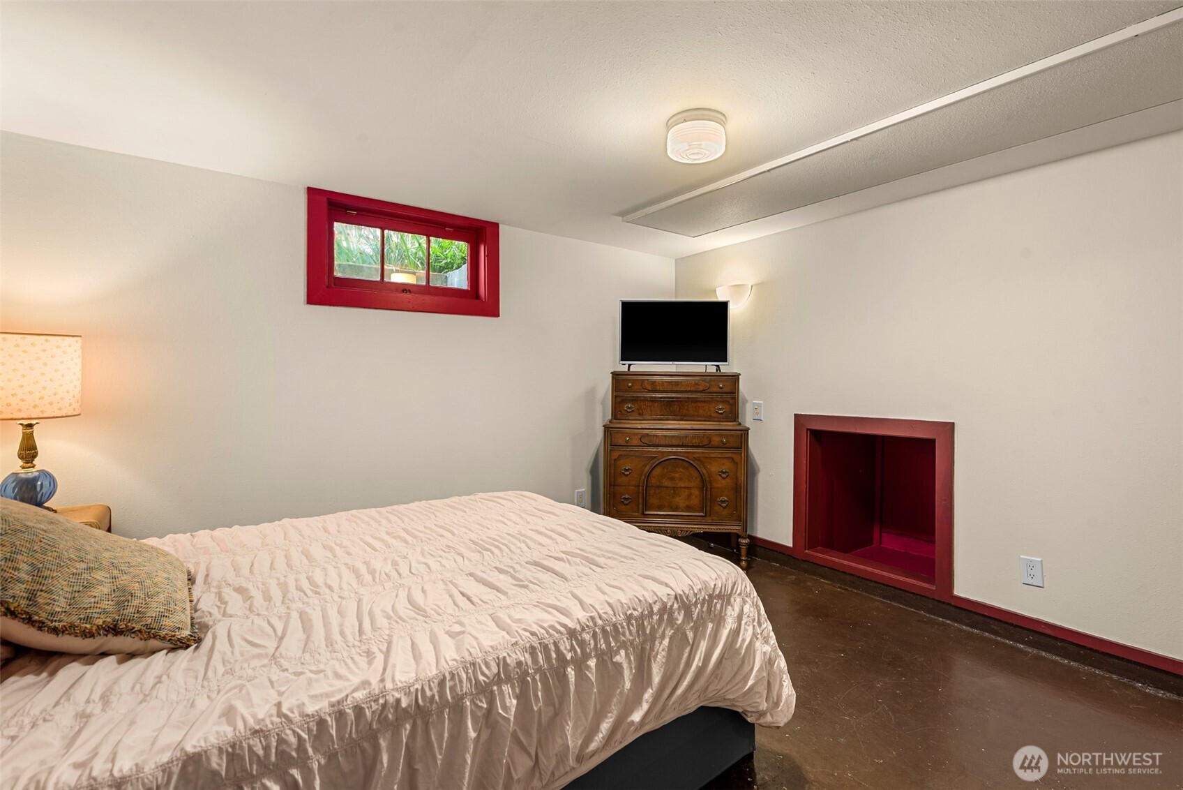 229 W Allen Avenue