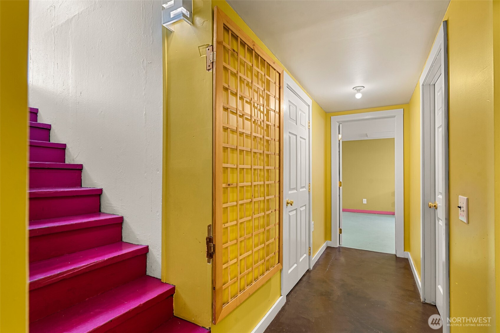 229 W Allen Avenue